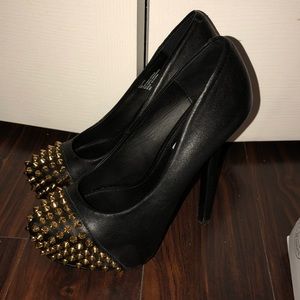 Steve Madden Bolddd - Black Spiked heels size 8